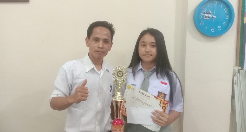 Siswi SMK Grafika Bina Media Juara 1 Story Telling